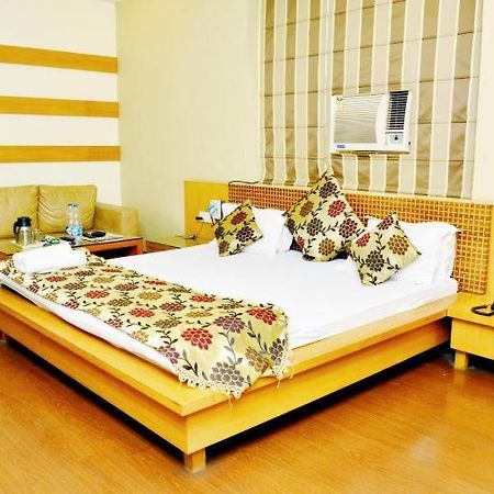 Hotel Mandakini Plaza Kanpur Exterior photo